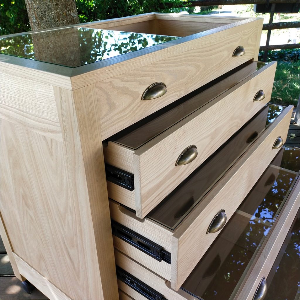 Vitrine châtaignier